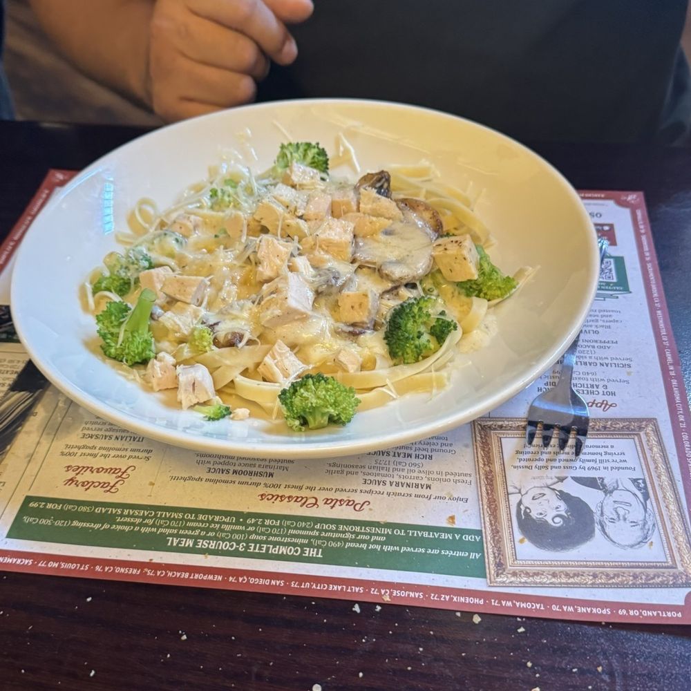 The Old Spaghetti Factory - Breast of Chicken Fettuccine - Italian Near Me - Fullerton, California The Old Spaghetti Factory - Breast of Chicken Fettuccine - Italian Near Me - Fullerton, California