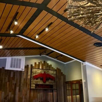 Redhawk Grille - Gorgeous wood ceiling - American Near Me - Painesville, Ohio Redhawk Grille - Gorgeous wood ceiling - American Near Me - Painesville, Ohio
