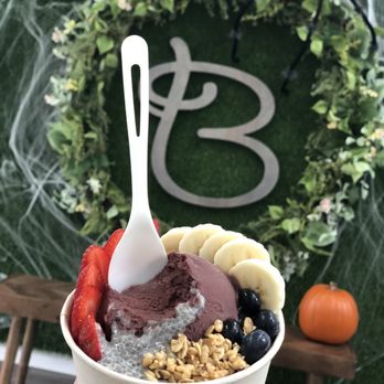 Blendful - Acai love topped with banana, strawberries blueberries, chia seeds and granola. Mangoes are included but I opted out of it. - Juice Bars & Smoothies Near Me - Tacoma, Washington Blendful - Acai love topped with banana, strawberries blueberries, chia seeds and granola. Mangoes are included but I opted out of it. - Juice Bars & Smoothies Near Me - Tacoma, Washington