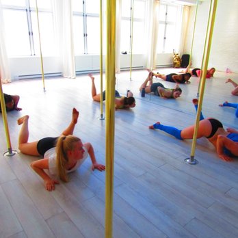Milan Pole Dance Studio - Sexy push up - Performing Arts Near Me - Montreal, Quebec