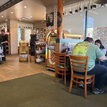 Black Bear Diner Tarzana - Area for booths - Diners Near Me - Tarzana, California