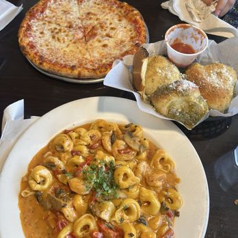 Vinzo's - Small Cheese 10" Deluxe Pizza, Garlic Bread, Shrimp Ala-Tortellini - Pizza Near Me - Casselberry, Florida Vinzo's - Small Cheese 10" Deluxe Pizza, Garlic Bread, Shrimp Ala-Tortellini - Pizza Near Me - Casselberry, Florida