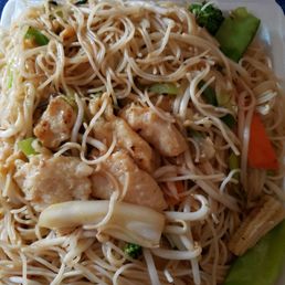 Gluten Free Stir Fried Chicken And Rice Noodle! Absolutely delicious, great portion, and fresh veggies!!! Gluten Free Stir Fried Chicken And Rice Noodle! Absolutely delicious, great portion, and fresh veggies!!!