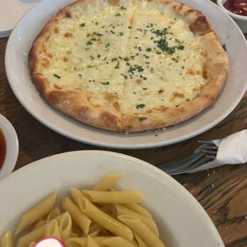 Fullerton Brew Co - Garlic cheese bread! - Brewpubs Near Me - Fullerton, California Fullerton Brew Co - Garlic cheese bread! - Brewpubs Near Me - Fullerton, California