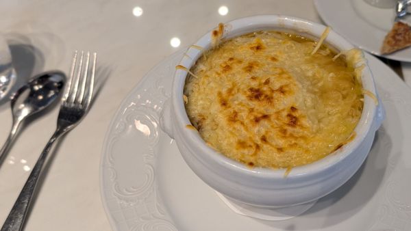 Brasserie du Louvre by null
