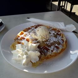 Café Haus Putbus - Waffel mit Apfelmus