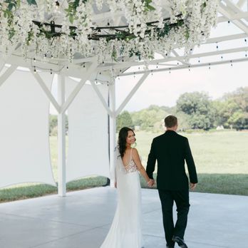 Lilly Creek Farm Events - Cocktail hour space - Wedding Planning Near Me - Dawsonville, Georgia Lilly Creek Farm Events - Cocktail hour space - Wedding Planning Near Me - Dawsonville, Georgia