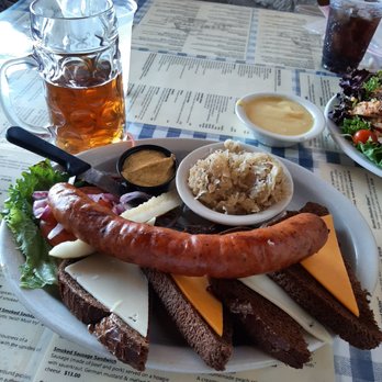 The Auslander - great lunch with an outstanding daughter bier. sehr gut. - German Near Me - Fredericksburg, Texas