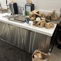 Condiment station Condiment station