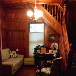 Captain Simons Bed & Breakfast - Another view of the entry