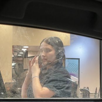 Taco Bell - Employee on her cellphone while at work and providing "service". Wow! Haha this place really has low standards... - Fast Food Near Me - Orlando, Florida Taco Bell - Employee on her cellphone while at work and providing "service". Wow! Haha this place really has low standards... - Fast Food Near Me - Orlando, Florida