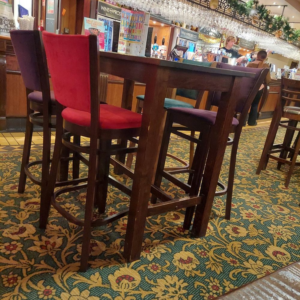 The Savoy - Pubs Near Me - Swindon, SWD