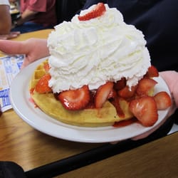 Tea Pot East - The AMAZING strawberry waffle!
