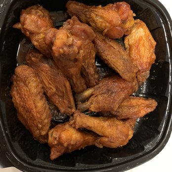 Edison's Pizza Kitchen - Full order of wings with their house sauce- a mix of two kinds of sauce. - Pizza Near Me - Cleveland, Ohio
