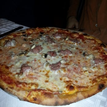 Il Piccolo Padre - Pizza sportiva - Pizza Near Me - Milan, Michigan