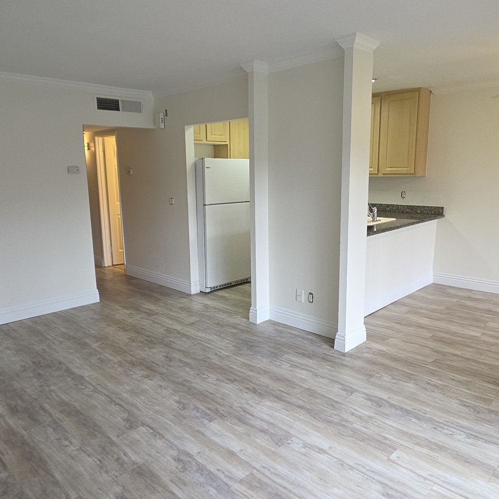 Frankfather Painting - The Swiss coffee wall color lets the baseboard and ceiling come out. - Painters Near Me - Lakeside, California Frankfather Painting - The Swiss coffee wall color lets the baseboard and ceiling come out. - Painters Near Me - Lakeside, California