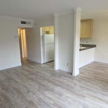 Frankfather Painting - The Swiss coffee wall color lets the baseboard and ceiling come out. - Painters Near Me - Lakeside, California Frankfather Painting - The Swiss coffee wall color lets the baseboard and ceiling come out. - Painters Near Me - Lakeside, California