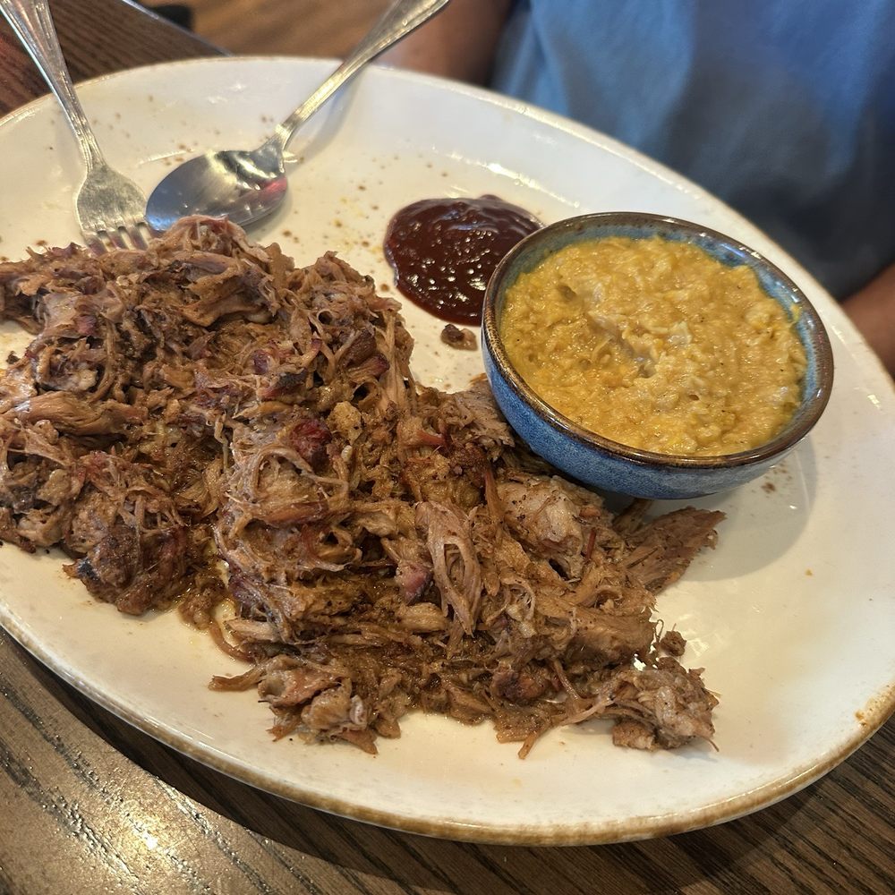 Gus's BBQ - 7oz Carolina Style Pulled Pork - Barbeque Near Me - Porter Ranch, California
