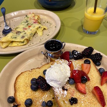 Snooze, an A.M. Eatery - French toast and omelette - Breakfast & Brunch Near Me - Addison, Texas