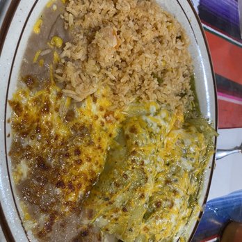 El Farolito - Enchiladas Verdes (Green Sauce). - Mexican Near Me - Placentia, California El Farolito - Enchiladas Verdes (Green Sauce). - Mexican Near Me - Placentia, California