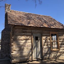 Bushong Log Cabin - Outside
