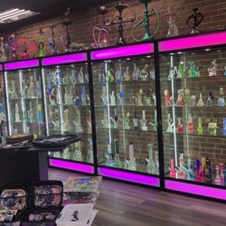 Moshi’s smoke and vape