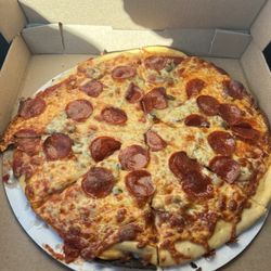 Grumpy's Italian Grill - Medium pizza 14", cheese pepperoni and mushrooms