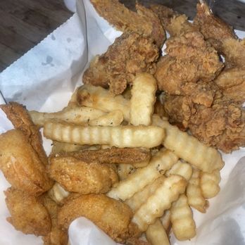 Harold's Chicken & Ice Bar - Chicken + Shrimp Basket - Chicken Wings Near Me - Atlanta, Georgia Harold's Chicken & Ice Bar - Chicken + Shrimp Basket - Chicken Wings Near Me - Atlanta, Georgia