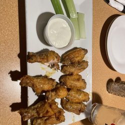 Artie's Bar and Grill - Garlic Parm chicken wings