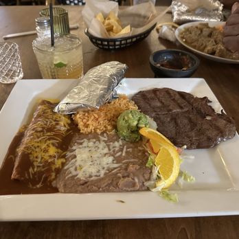 Landeros Mexican Grill + Cantina - Carne Asada plate with flour tortillas. Cadillac margarita on the rocks. - Mexican Near Me - Temecula, California Landeros Mexican Grill + Cantina - Carne Asada plate with flour tortillas. Cadillac margarita on the rocks. - Mexican Near Me - Temecula, California