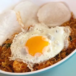 Mumak - Shrimp fried rice with fried egg