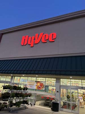 Hy-Vee by null