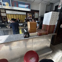 Tommy's Pizza - Interior
