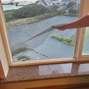 Oceanfront Lodge - Third story window in a room rented to family w small children - Hotels Near Me - Crescent City, California Oceanfront Lodge - Third story window in a room rented to family w small children - Hotels Near Me - Crescent City, California