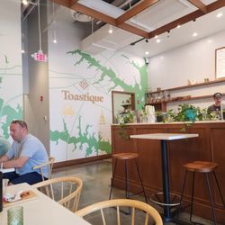 Toastique Annapolis - Dining area