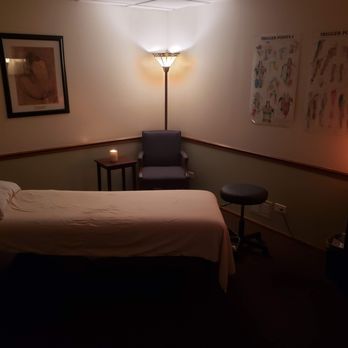 Brambert Chiropractic And Acupuncture - Our massage therapists are ready to help! - Chiropractors Near Me - Bloomingdale, Illinois