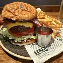 Customs House Bar - Burger too big to eat