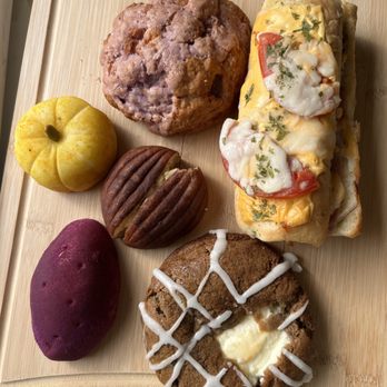 Smoking Tiger Coffee Lab - Mochis, Ube Scone, Tomato Basil Baguette, and Chocolate Ganache Sconkie - Coffee & Tea Near Me - Brea, California Smoking Tiger Coffee Lab - Mochis, Ube Scone, Tomato Basil Baguette, and Chocolate Ganache Sconkie - Coffee & Tea Near Me - Brea, California