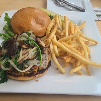 Up The Creek - Quinoa burger - American Near Me - Vail, Colorado