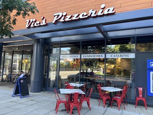 Vic's Pizzeria by null