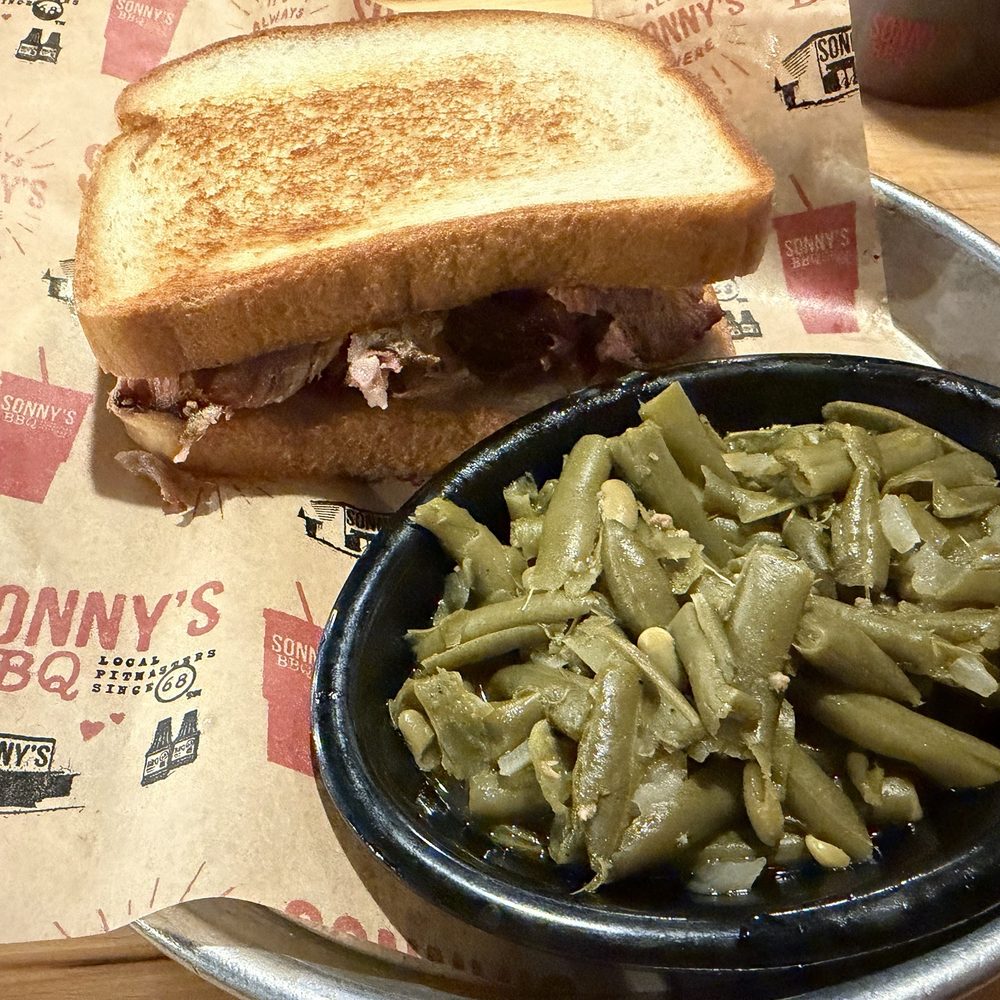 Sonny's BBQ - Sliced pork sandwich - Barbeque Near Me - Orlando, Florida Sonny's BBQ - Sliced pork sandwich - Barbeque Near Me - Orlando, Florida