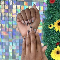 Amazing service & I received the exact design that I requested ! All nail techs are amazing !
