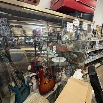 This N That - CHECK OUT OUR GUITARS AND ANTIQUES - Thrift Stores Near Me - Apache Junction, Arizona
