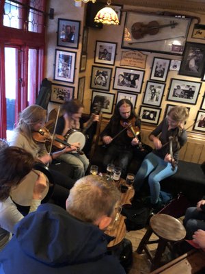 Tig Cóilí by null