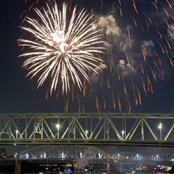 Queen City Riverboats/Destiny Yacht Charters - Fireworks!