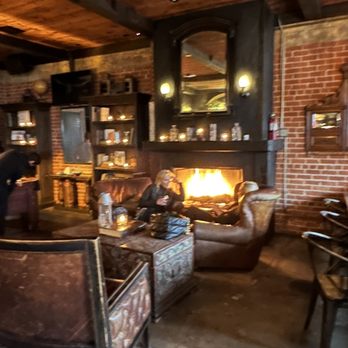 Marine Room Tavern - Way cool fire place - Bars Near Me - Laguna Beach, California Marine Room Tavern - Way cool fire place - Bars Near Me - Laguna Beach, California