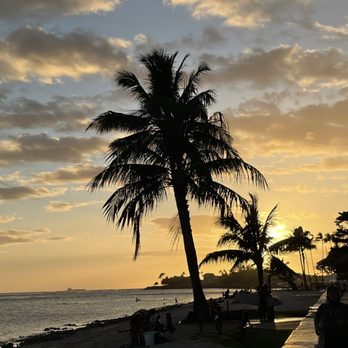 Ala Moana Beach - Ala Moana Beach sunset - Beaches Near Me - Honolulu, Hawaii Ala Moana Beach - Ala Moana Beach sunset - Beaches Near Me - Honolulu, Hawaii