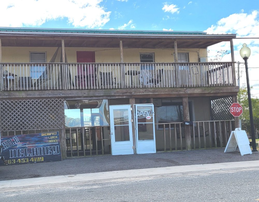 CASTLE ON DELANEY 212 E Hal McRae Blvd, Avon Park, Florida