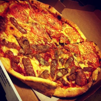 Front Street Pizza - Half sausage and the other half was tomato garlic!!!! Delicious!!! - Pizza Near Me - Brooklyn, New York Front Street Pizza - Half sausage and the other half was tomato garlic!!!! Delicious!!! - Pizza Near Me - Brooklyn, New York