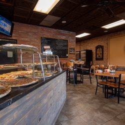 Caputo's Pizzeria - Our dinning room